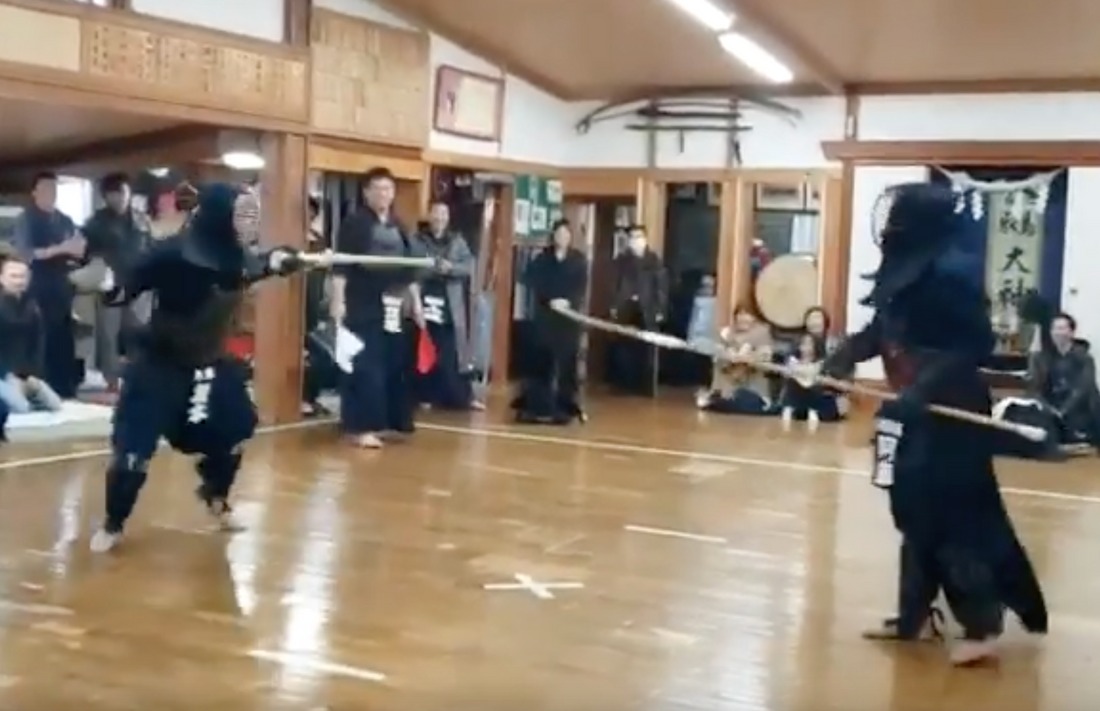 [SPOTLIGHT] - Funny End of Year Kendo vs Naginata Match from Japan!