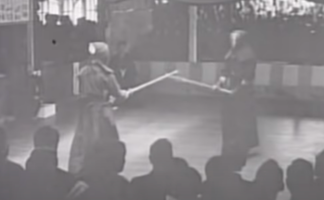 [CLASSIC VIDEO] - Noma Hisashi vs Tamari Sannosuke in 1930 Tachiai!