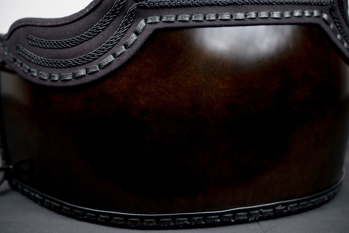 Close-up of Kuro Fuki Urushi finish and Mune edge detail