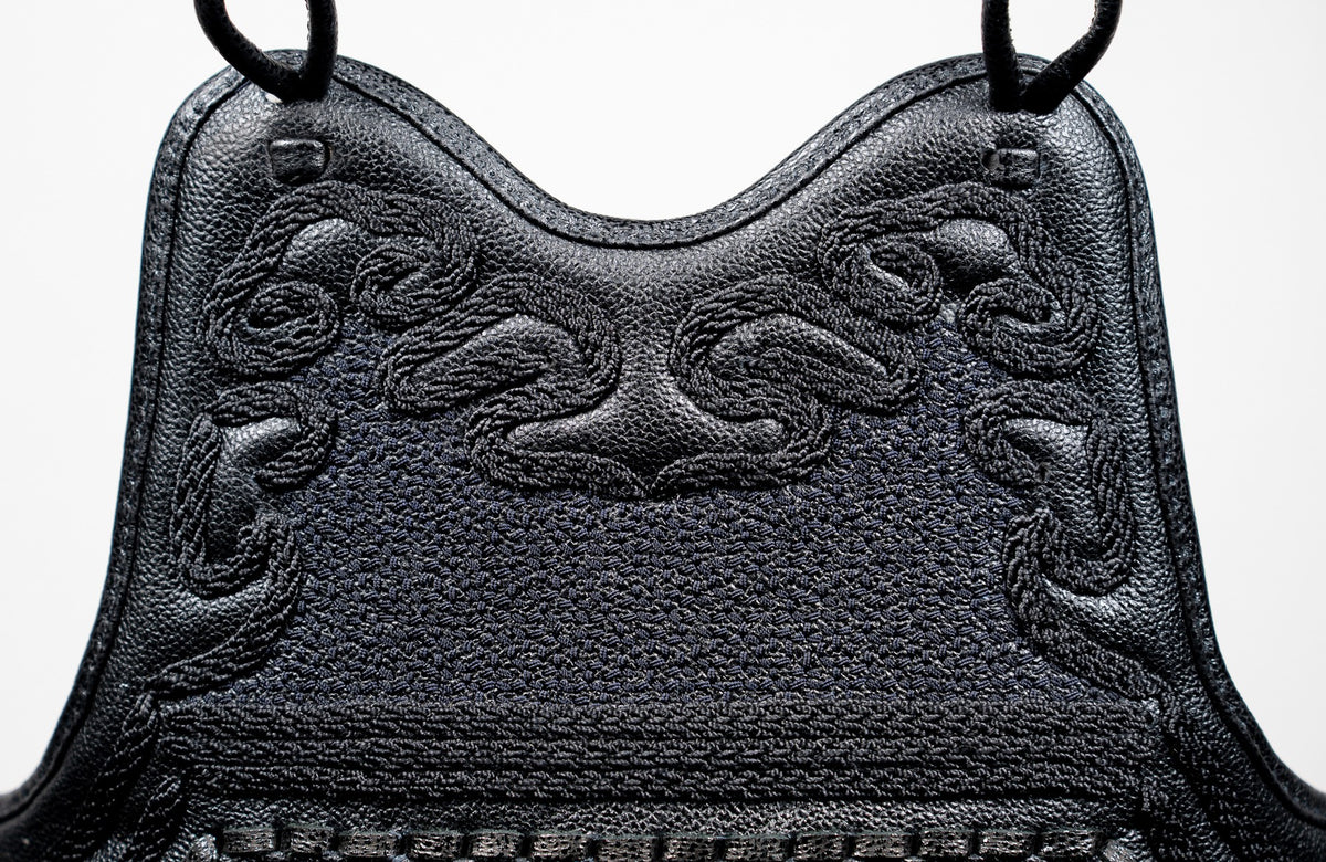 Close-up of Anniversary Sangai-matsu Kazari Mune on Fuki Urushi Do